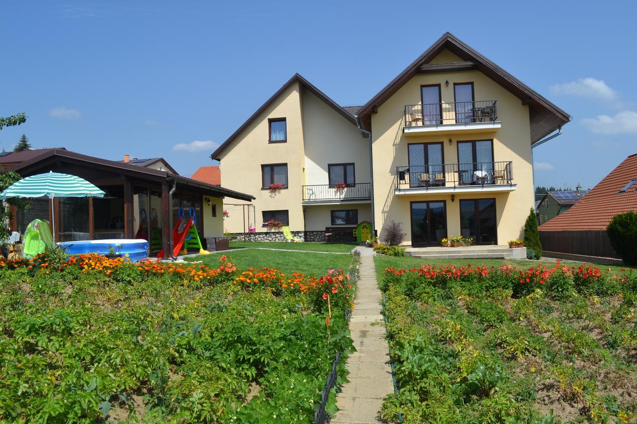 Privat Luptak Hotell Štrba Exteriör bild
